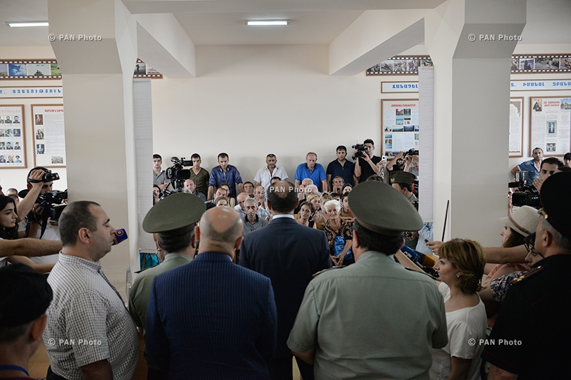 Министр обороны Армении Сейран Оганян посетил Республиканский центральный сборный пункт 