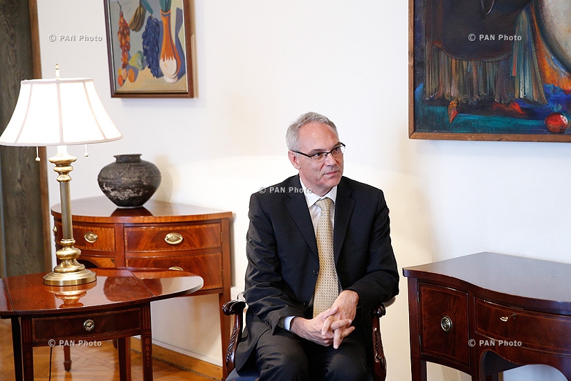 Новый посол Германии в Армении Матиас Киеслер вручил копии своих верительных грамот министру иностранных дел Армении Эдварду Налбандяну