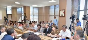 Заседание национальной комиссии по вопросам лиц с инвалидностью, возглавляемое министром труда и социальных вопросов РА Артемом Асатряном