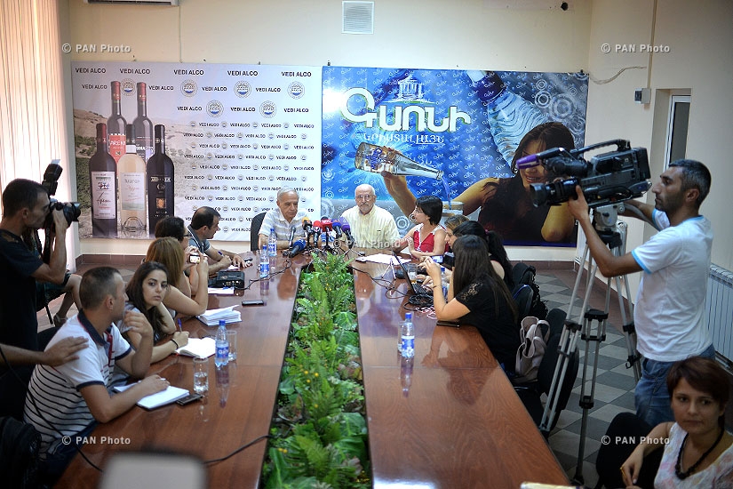 Press conference of the head of Architects' Union Mkrtich Minasyan and  the Director of ArmProject Institute Grigor Azizyan