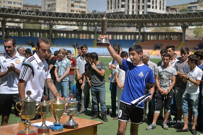 Հայաստանի մանկապատանեկան ֆուտբոլի մրցանակաբաշխությունը