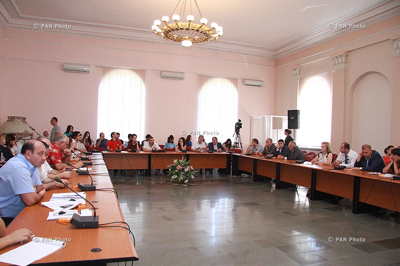 «Ժողովրդավարություն՝ իրավունքի միջոցով» եվրոպական հանձնաժողովի (Վենետիկի հանձնաժողովի) փորձագետների հանդիպումը Հայաստանի կուսակցությունների ներկայացուցիչների հետ