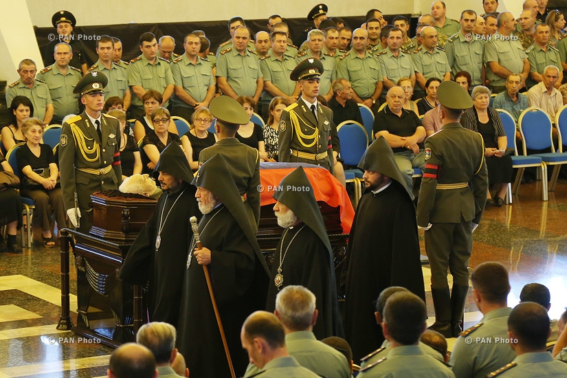 Церемония прощания с генерал-полковником  Гургеном Далибалтаяном