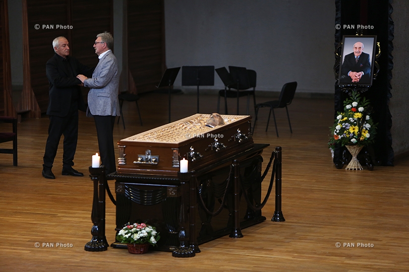 Похороны благотворителя Ваагна Овнаняна 