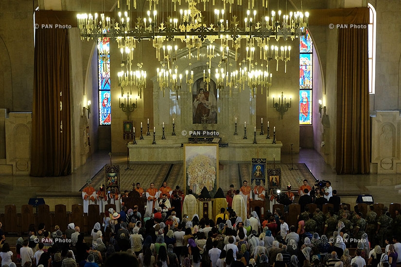 Икона Святых мучеников-жертв Геноцида армян перенесли в Кафедральный собор Святого Григория Просветителя