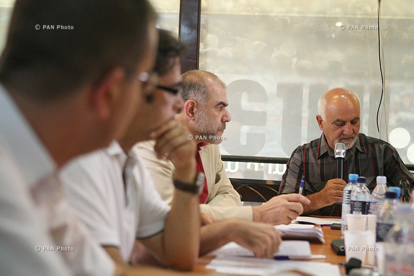 Обсуждение проекта заявления о формировании фронта оппозиционных сил