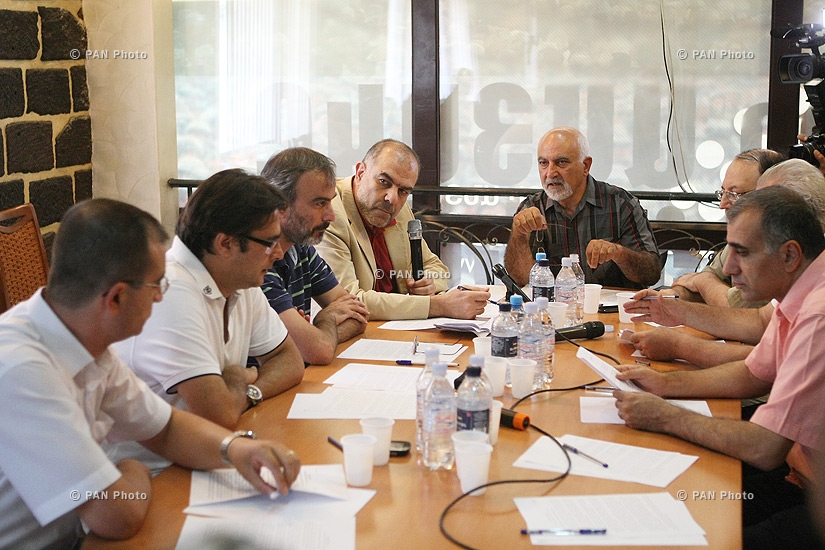 Обсуждение проекта заявления о формировании фронта оппозиционных сил