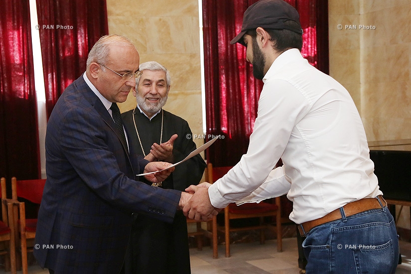 Youth of Ararat Patriarchal Diocese are awarded for  implementation of the program We support our troops and participation in the events, dedicated to Armenian Genocide Centennial