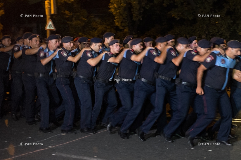 Police clear Yerevan's Baghramyan avenue of protesters