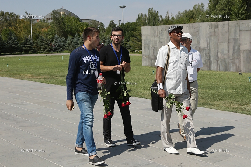 Yerevan Jazz Fest 2015, day 2: Richard Bona visits Tsitsernakaberd memorial 