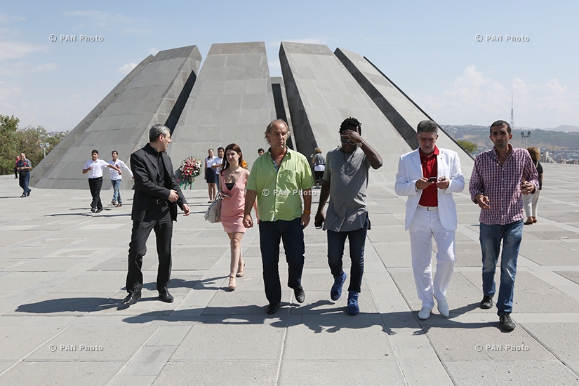 Yerevan Jazz Fest 2015, day 2: Richard Bona visits Tsitsernakaberd memorial 
