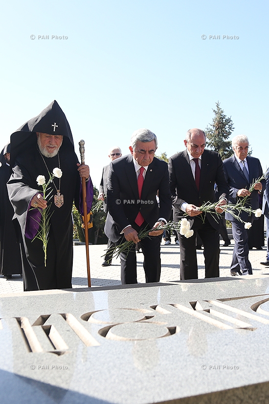 Armenian, Artsakh high-ranking officials visit Yerablur Pantheon to celebrate 24th anniversary of Armenia's Independence
