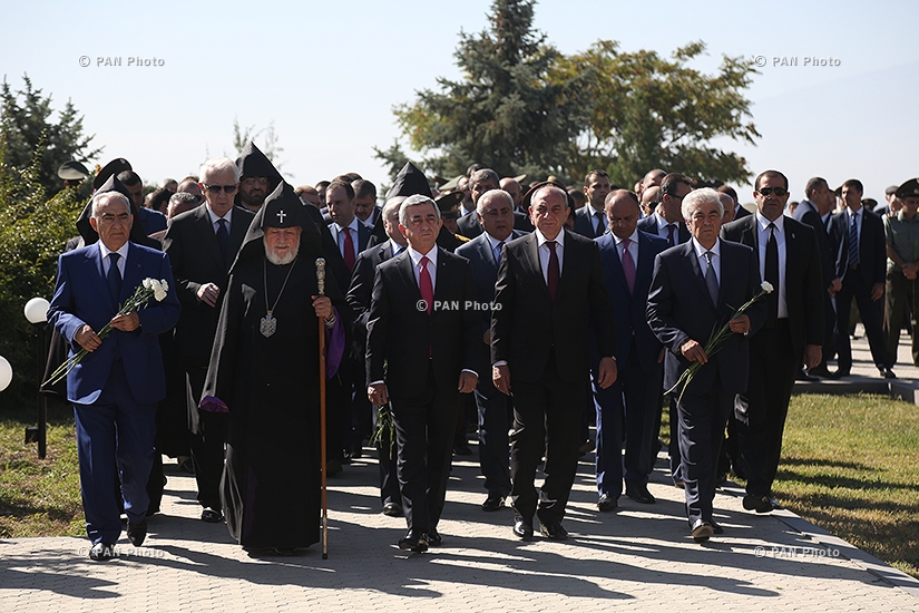 Высокопоставленные лица Армении и НКР в честь 24-го Дня независимости Армении посетили пантеон «Ераблур»