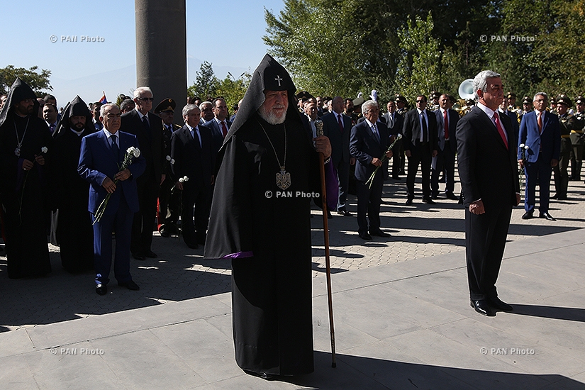 ՀՀ ու Արցախի բարձրաստիճան պաշտոնյաները Հայաստանի անկախության 24-ամյակի առթիվ այցելել են Եռաբլուր պանթեոն
