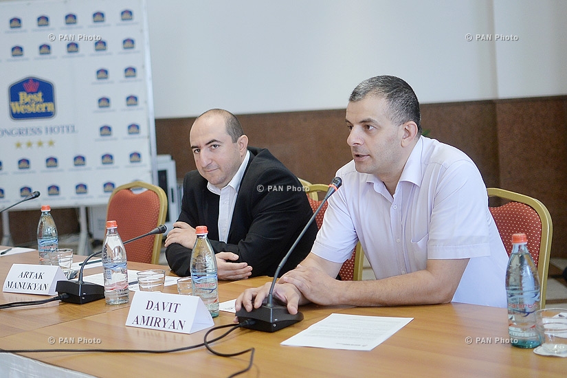 Discussion with the participation of members of the initiative 