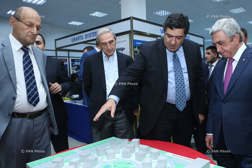 Նախագահ Սերժ Սարգսյանն այցելել է «ԴիջիԹեք էքսպո-2015» տեխնոլոգիական ցուցահանդես