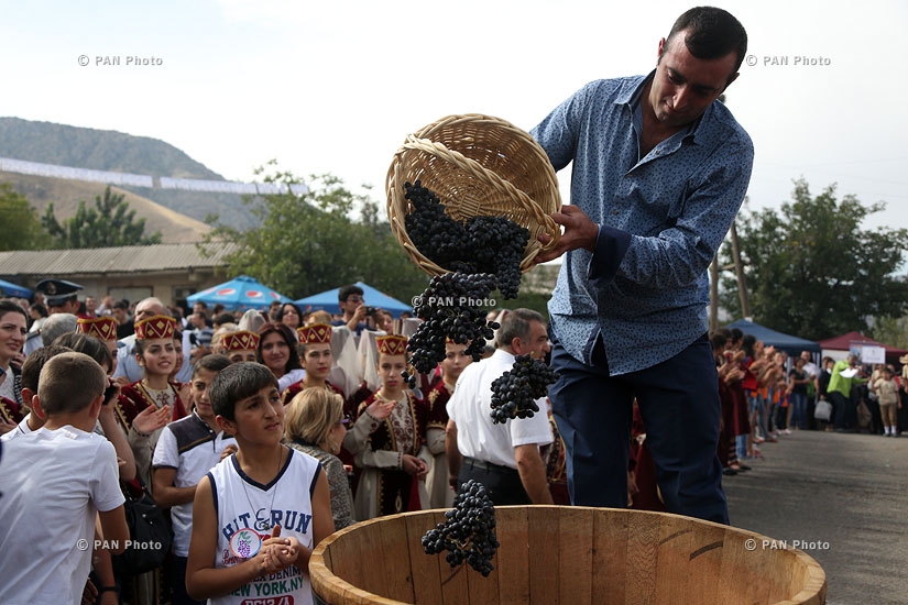 Фестиваль вина в армянском селе Арени  