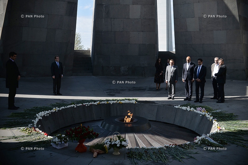 Государственный секретарь Франции по европейским делам Арлем Дезир посетил Мемориальный комплекс «Цицернакаберд» и Музей–институт геноцида Армян