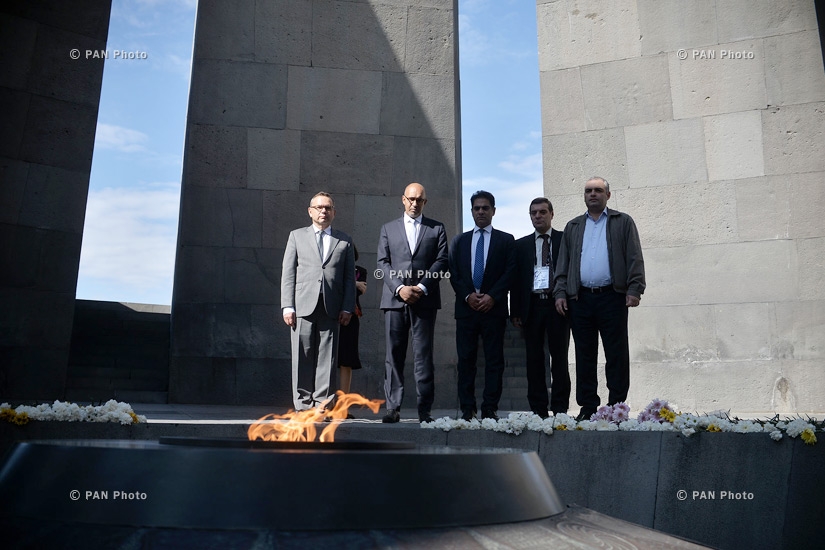 Государственный секретарь Франции по европейским делам Арлем Дезир посетил Мемориальный комплекс «Цицернакаберд» и Музей–институт геноцида Армян