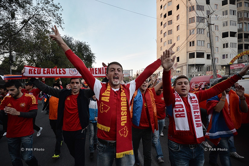 Фанаты перед матчем Армения - Албания: Отборочный цикл Евро-2016 