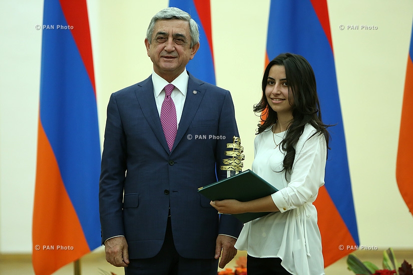 Президент Серж Саргсян принял студентов и учащихся, удостоившихся образовательных наград Президента РА за 2015 год в сфере ИТ