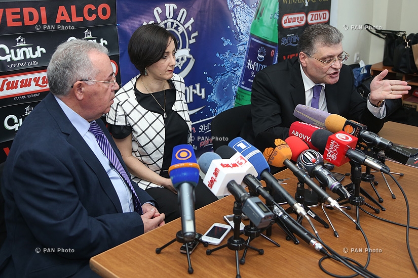 Press conference of Mkrtich Minasyan (RPA) and 'New Times' party leader Aram Karapetyan 