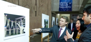Открытие выставки фотографий армянских миротворцев, участвующих в миротворческой миссии НАТО в Косово и Афганистане