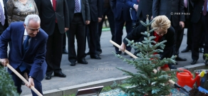 ՌԴ Դաշնային ժողովի Դաշնության խորհրդի նախագահ Վալենտինա Մատվիենկոյի գլխավորած պատվիրակությունը հայ-ռուսական բարեկամության եղևնի է տնկել ԱԺ այգում 