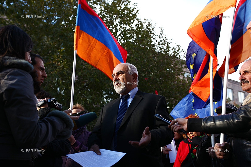 National Self Determination Union's leader Paruyr Hayrikyan presented his vision for Constitution referendum