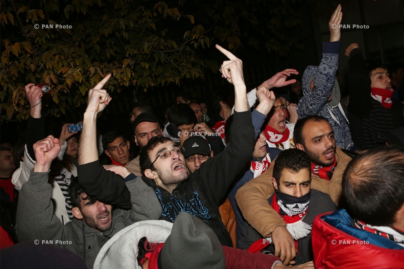 ՖԱՖ-ի բողոքի երթը դեպի Հայաստանի Ֆուտբոլի Ֆեդերացիա