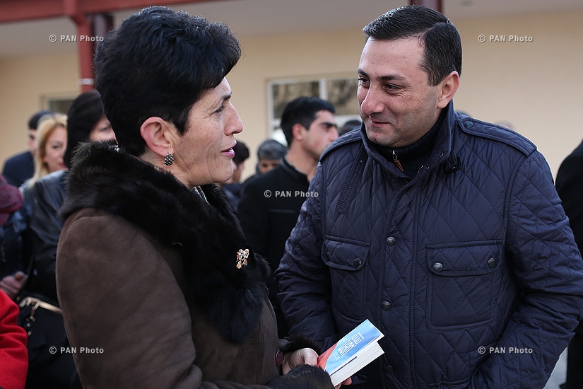 Armenia constitutional amendments' “Yes” and “No” reality TV show in Armenia's Shirak province