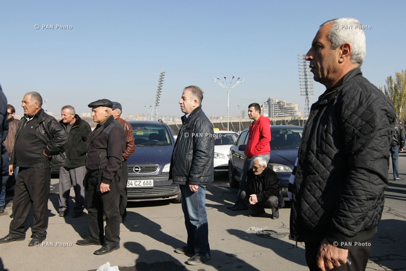 Taxi drivers hold motor portest demanding systemic reforms in the transport sector in Armenia