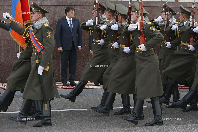 Welcoming ceremony for the delegation headed by the Defense Minister of Serbia Bratislav Gašić