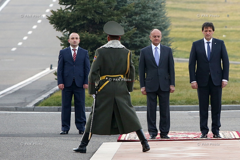 Welcoming ceremony for the delegation headed by the Defense Minister of Serbia Bratislav Gašić