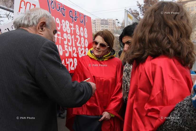 В Ереване состоялось шествие Коалиции «Против насилия над женщинами»