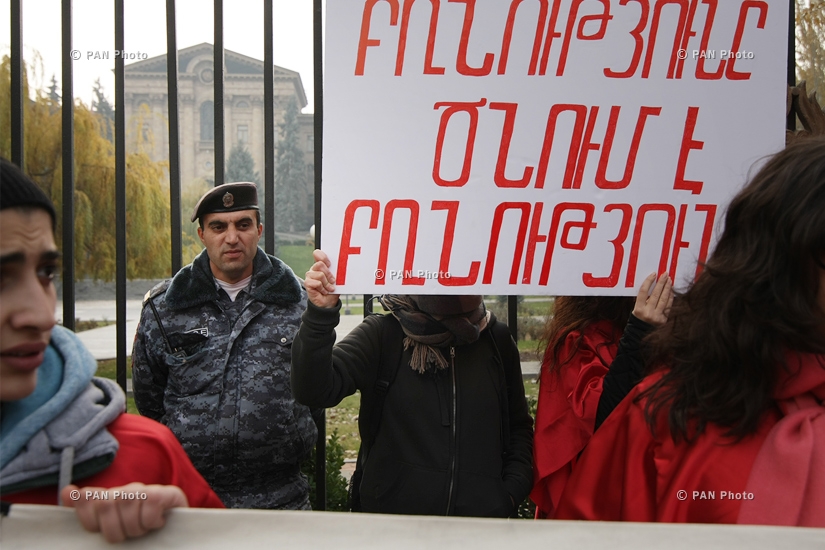  «Ընդդեմ կանանց նկատմամբ բռնության կոալիցիայի» երթը Երևանում