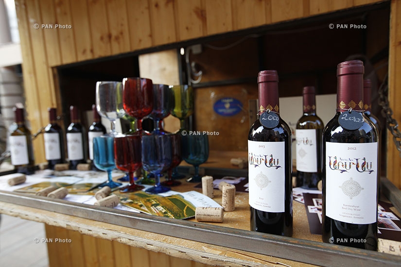 Дегустация-ярмарка вина на Северном проспекте в Ереване 