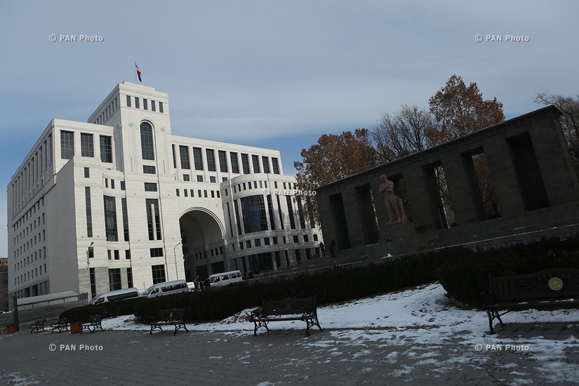 Press tour around newly-built government administrative complex