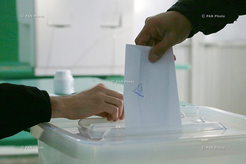 В Армении началось голосование на референдуме по изменению Конституции