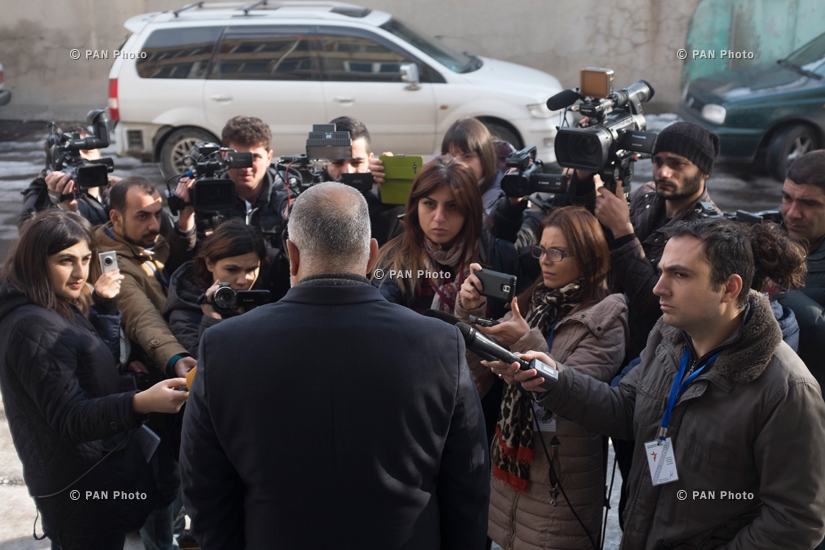 Референдум по внесению изменений в конституцию Армении: Лидер оппозиционной партии «Наследие» Раффи Ованнисян проголосовал 