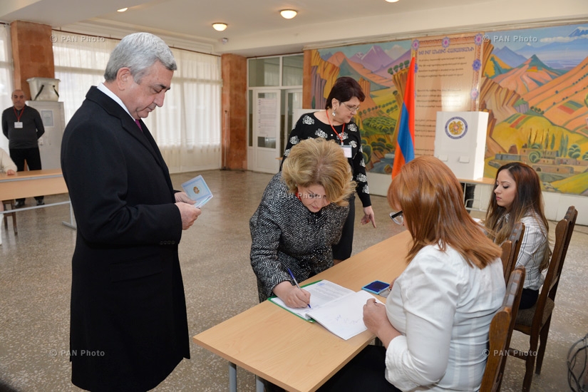 Referendum on constitutional amendments in Armenia: RA President Serzh Sargsyan and Prime Minister Hovik Abrahamyan vote