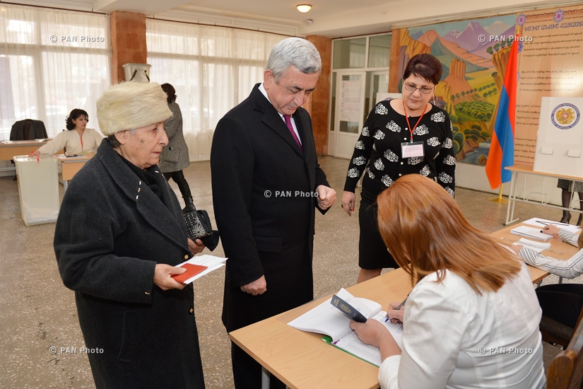 Referendum on constitutional amendments in Armenia: RA President Serzh Sargsyan and Prime Minister Hovik Abrahamyan vote