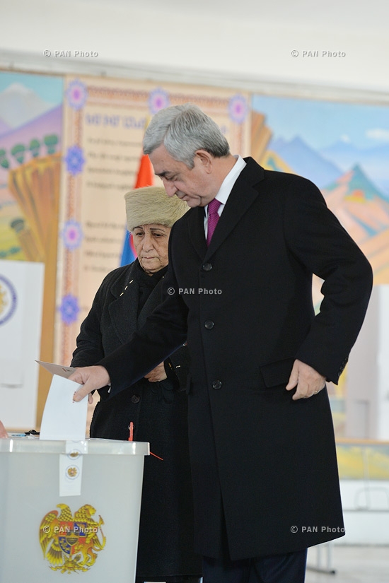 Referendum on constitutional amendments in Armenia: RA President Serzh Sargsyan and Prime Minister Hovik Abrahamyan vote