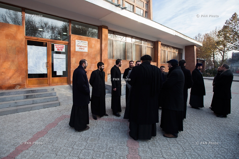 Referendum on constitutional amendments in Armenia: Catholicos of All Armenians Karekin II votes