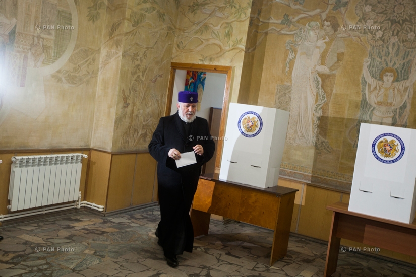 Референдум по внесению изменений в конституцию Армении: Католикос всех армян Гарегин II проголосовал 