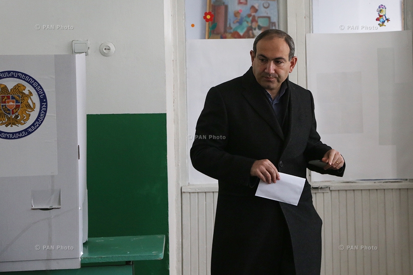 Referendum on constitutional amendments in Armenia: Deputy of the National Assembly Nikol Pashinyan votes 