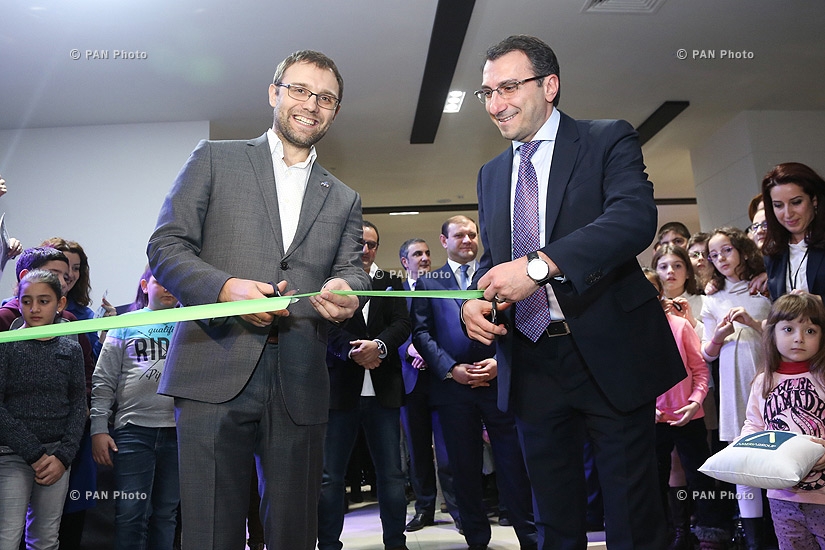 В Ереване состоялась церемония открытия выставки «Бал Роботов»