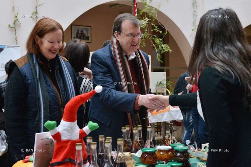 Новогодняя благотворительная ярмарка в Ереванском Городском Муниципалитете
