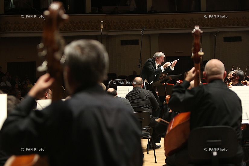 Premiere of Krzysztof Penderecki's Concerto for Flute, performed by Massimo Mercelli under the baton of Italian conductor Pier Carlo Orizio