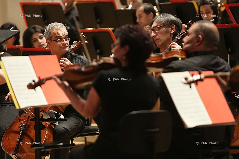 Premiere of Krzysztof Penderecki's Concerto for Flute, performed by Massimo Mercelli under the baton of Italian conductor Pier Carlo Orizio